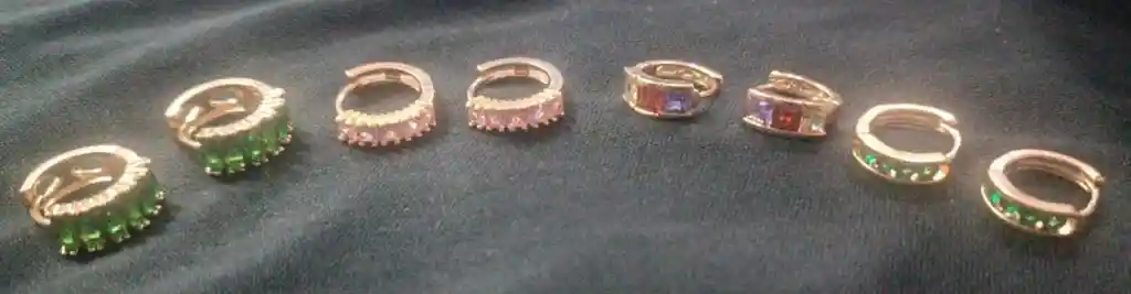 Earcuffs / Candongas: Earcuffs Mediano En Acero Dorado ($ 22000 C/u)- Grandes Lisos O Acanalados ($ 22000 C/u)- Candongas: En Acero Dorado Medianas ($ 22000 C/u)..