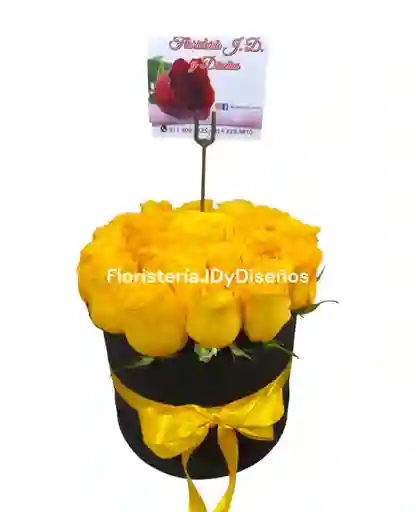 Arreglo De Rosas En Cilindro