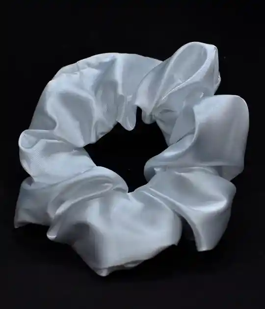 Scrunchie En Satín Color Blanco