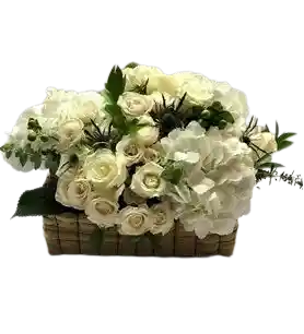 Rosas Blancas Y Hortensias En Canasta