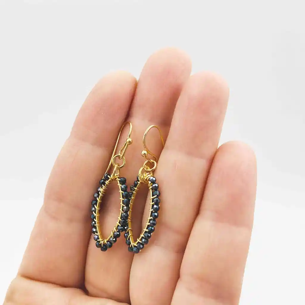 Aretes Ojitos Entorchados Con Piedras