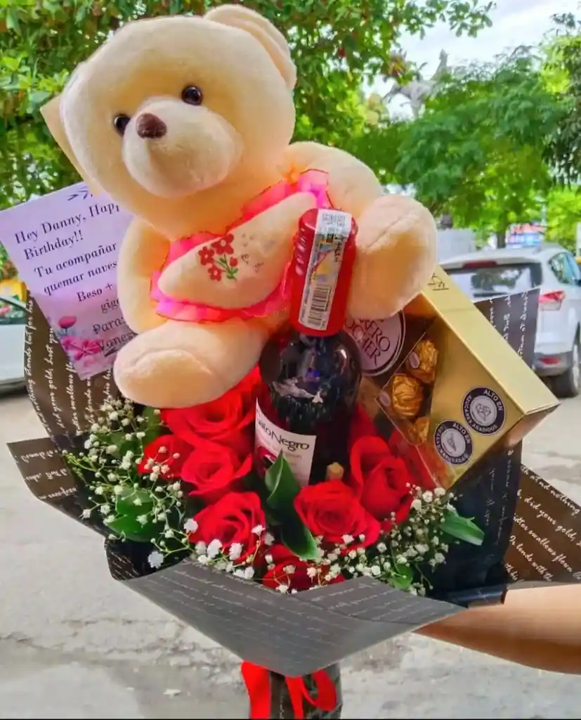 Bouquet Rosas, Vino, Peluche, Chocolates