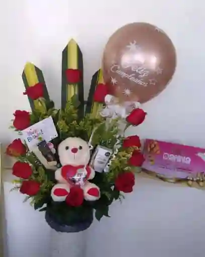 Arreglo Floral De 12 Rosas Rojas, 1 Peluche Y 1 Globo