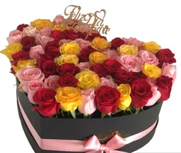 Caja Lujosa De Rosas Amor Y Amistad. Corazon De Rosas