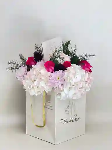 Bouquet De Hortensia Y Rosa.