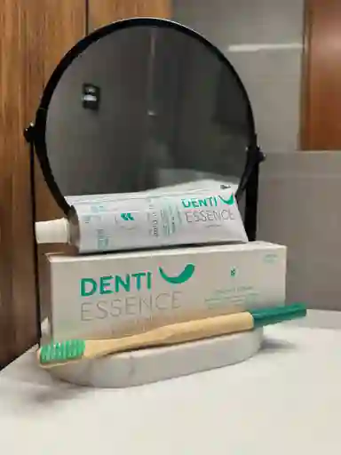 Kit Crema Dental Blanqueadora Y Cepillo De Dientes