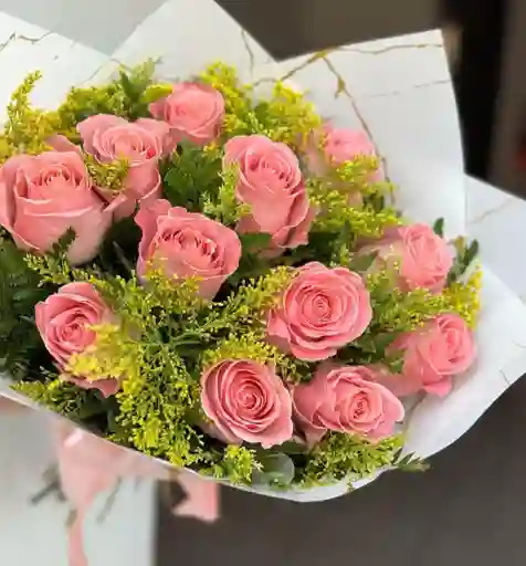 Bouquet 12 Rosas Rosadas Y Follaje