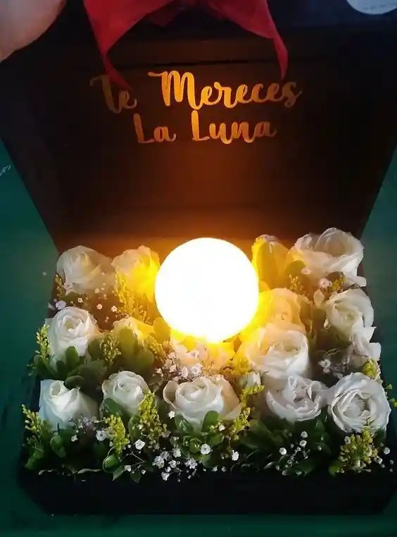 Caja De Rosas Blancas Te Regalo La Luna