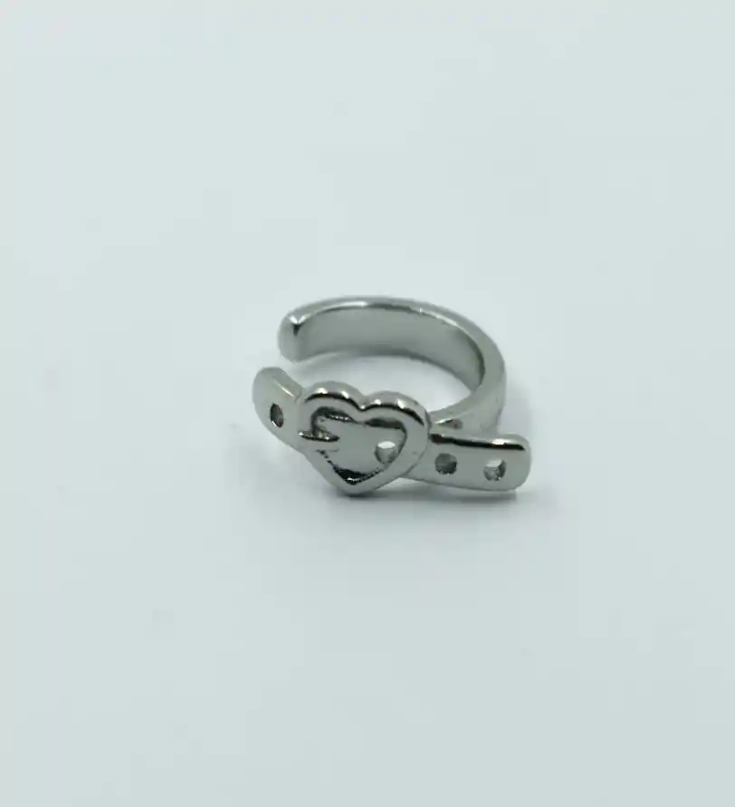 Earcuff Plateado Correa De Corazon