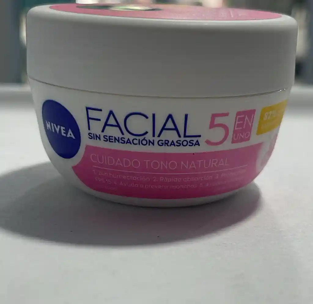 Nivea Facial Por 50ml Tono Natural.