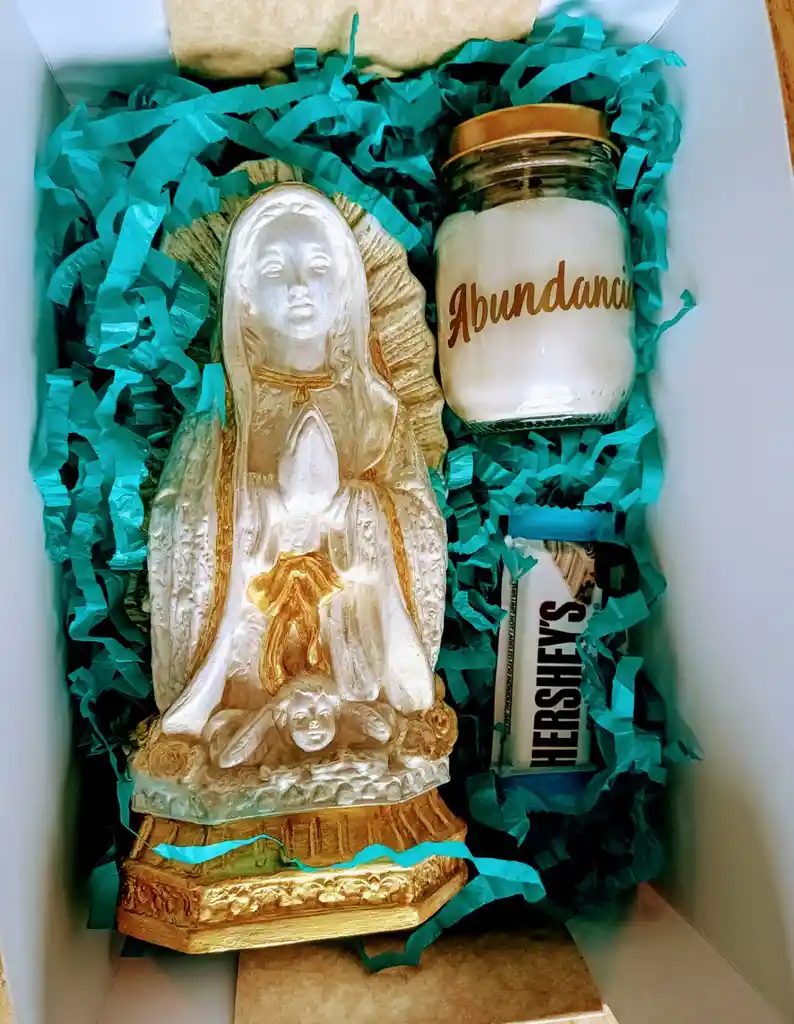 Virgen De Guadalupe Medio Cuerpo Mas Vela Aromática Y Chocolate (mamá)