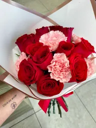 Bouquet Rosas Rojas Y Clavel Rosado