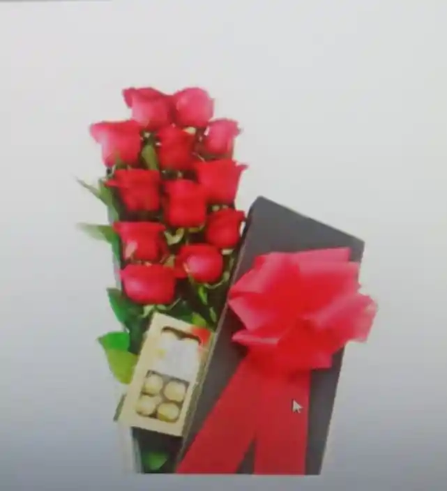 Caja Con Rosas Y Ferrero