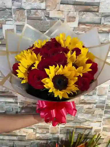 Bouquet De Rosas Y Girasoles