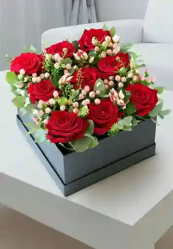 Caja Cuadrada De Rosas Rojas