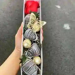 Caja Rosa Mas Fresas