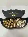Caja Bigote Hombre Con Whisky, Ferreros Y Fresas Con Chocolate