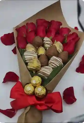 Bouquet 12 Rosas 8 Fresas Con Chocolate