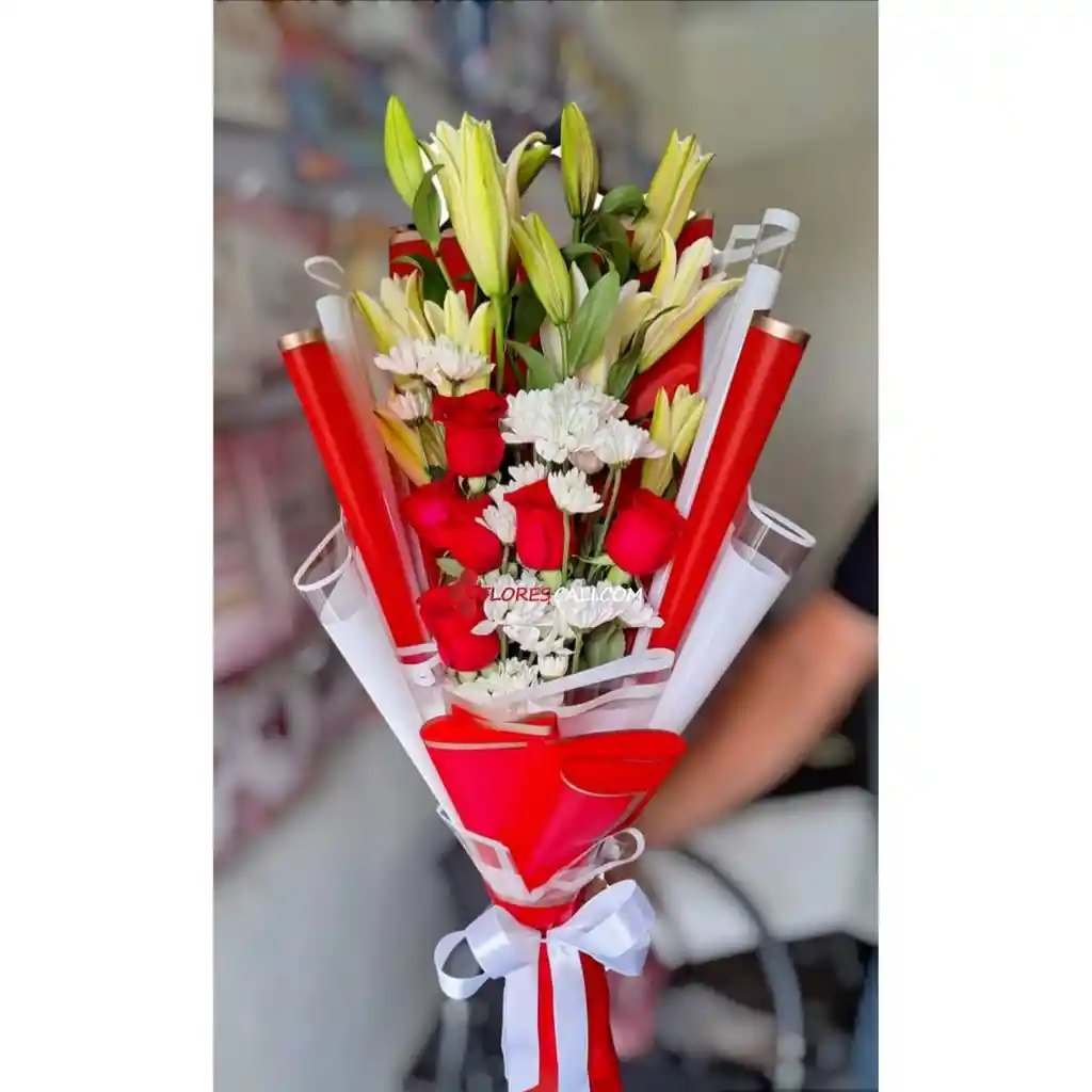 Bouquet Escalera Rosas Y Lirios