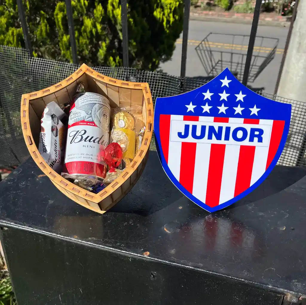 Regalo Caja Escudo Junior