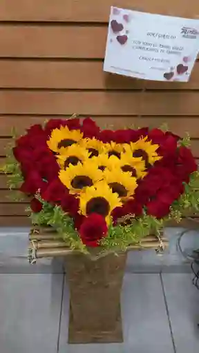 Caja Corazón De Girasoles Y Rosas