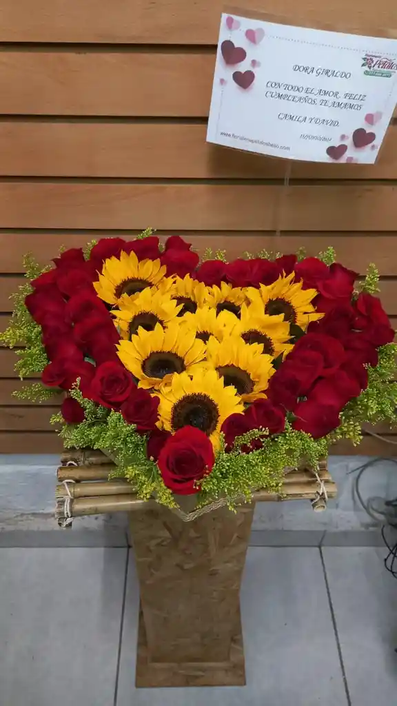 Caja Corazón De Girasoles Y Rosas