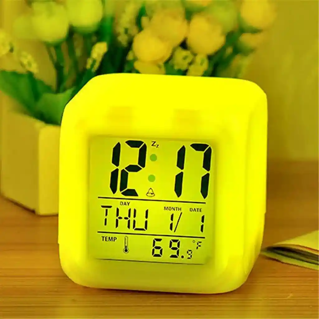 Reloj Despertador Digital Cubo Luces Temperatura + Baterias