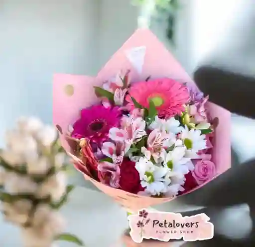 Flores Surtidas Dia De La Mujer Con Rosas