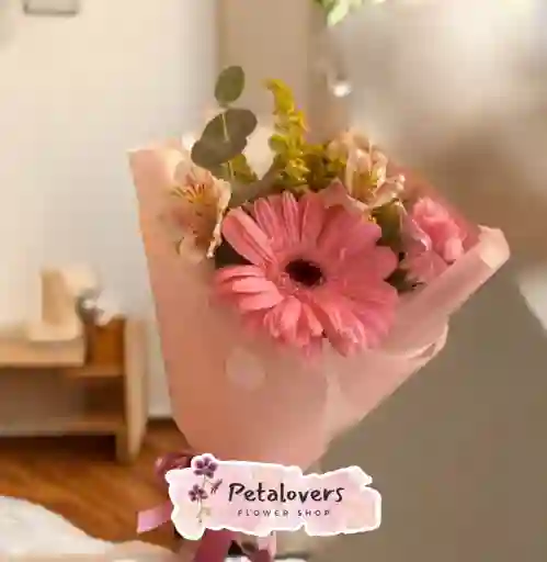 Ramo Dia De La Mujer De Flores Rosas Surtidas