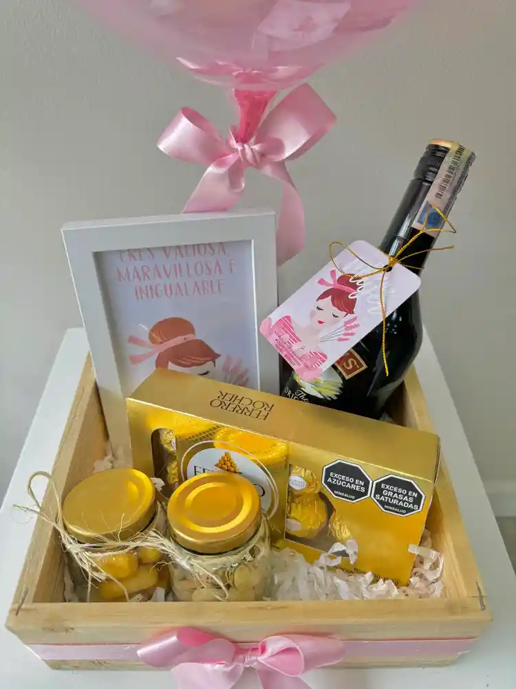 Regalo Elegante Para Mujer: Happy Birthday Botella De Baileys + Pistachos Y Ferrero Rocher