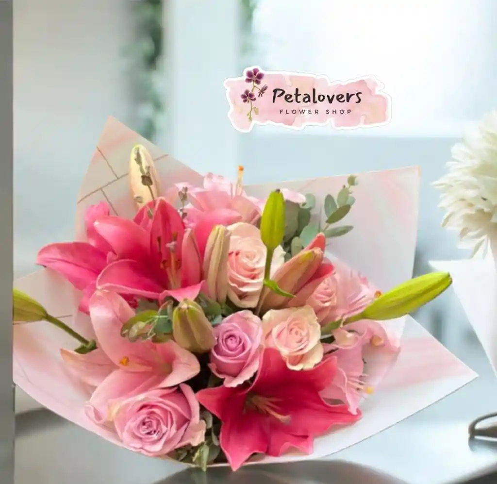 Lirios Rosados Y Rosas Rosadas