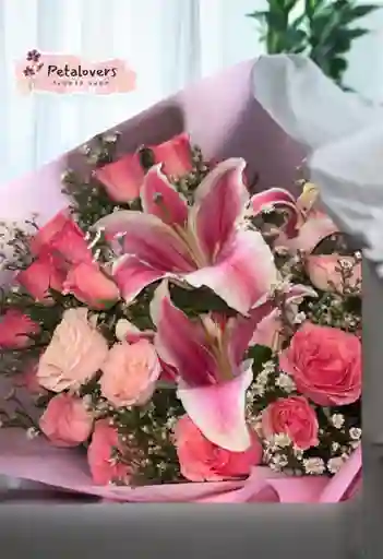 Flores Lirios Blancos Y Rosas Salmón