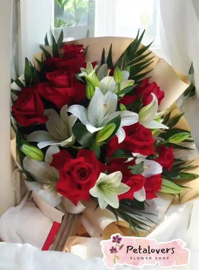 Flores Lirios Blancos Y Rosas Rojas