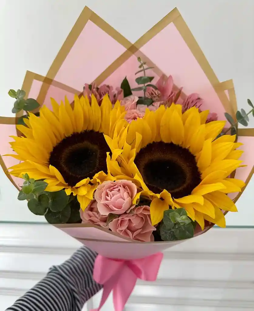 Bouquet De Girasoles Y Mini Rosas