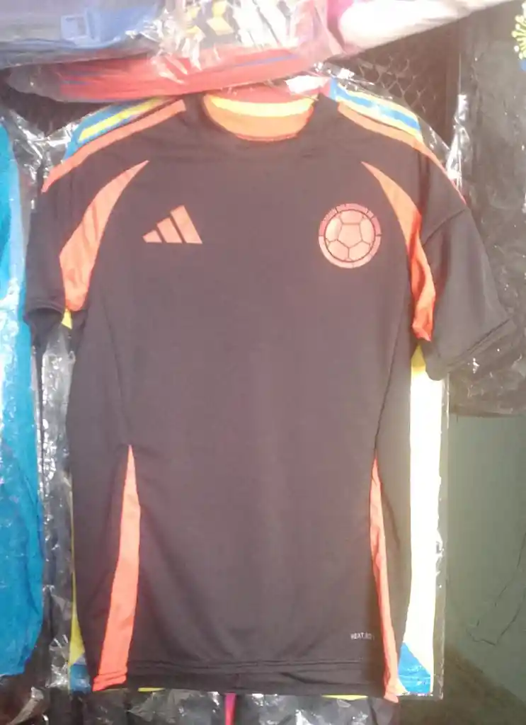 Camisetas Selección Colombia🥅🤾🏼‍♂️ Nacional / Negra/ Niñ@s/talla 6-8