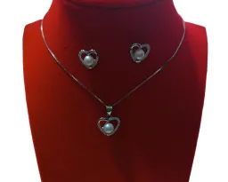 Juego De Cadena Collar Y Aretes Con Perla Y Diseño De Corazon En Plata Joya