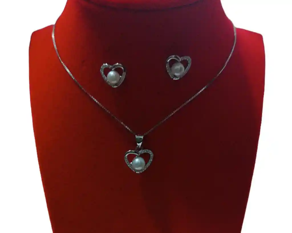 Juego De Cadena Collar Y Aretes Con Perla Y Diseño De Corazon En Plata Joya