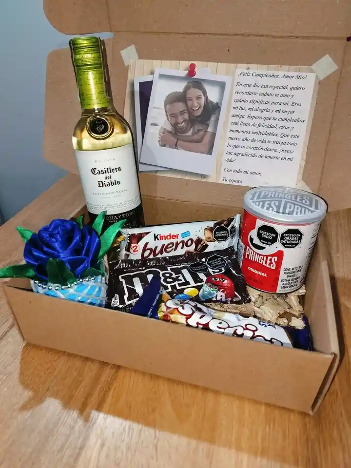 Caja Pasabocas Con Vino Blanco