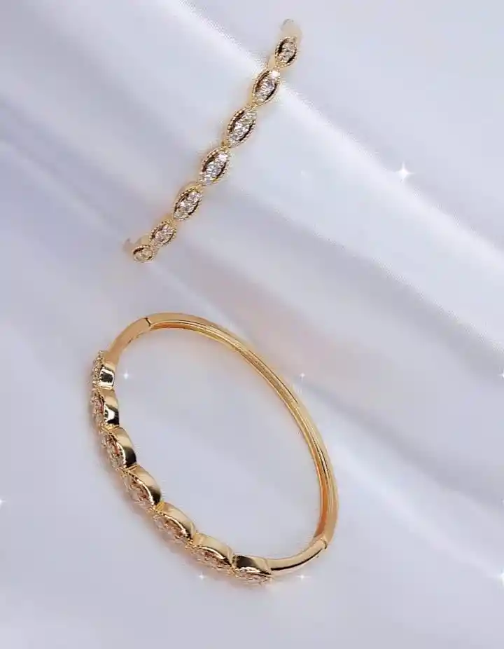 Manilla Tipo Brazalete Dorado Saturno Brillante