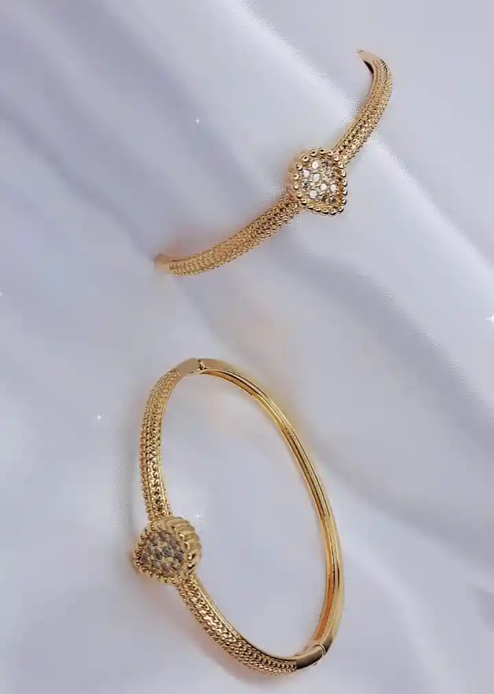Manilla Tipo Brazalete Gota Dorada