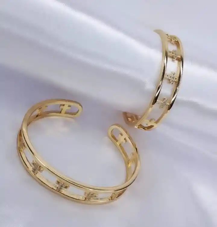 Manilla Tipo Brazalete Cruces Doradas