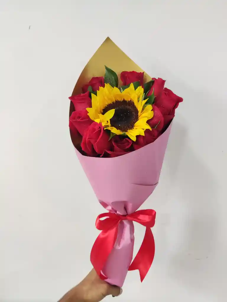 1 Girasol Con 9 Rosas En Bouquet Con Moño Y Decoración