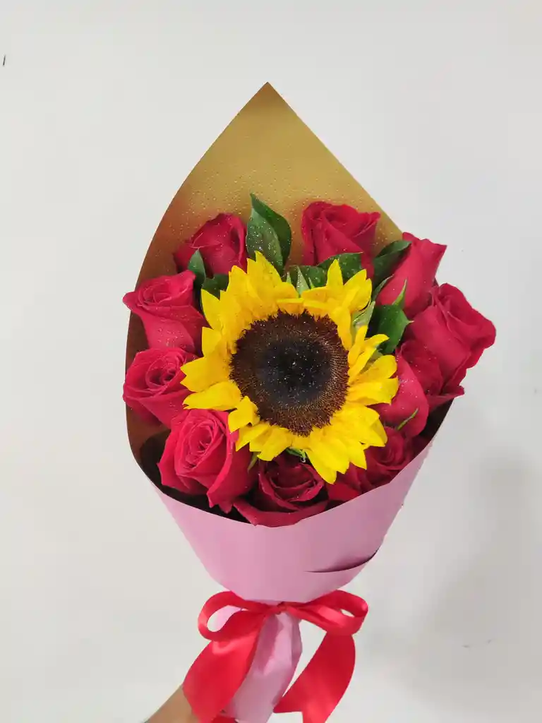 1 Girasol Con 9 Rosas En Bouquet Con Moño Y Decoración