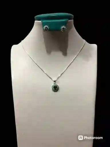 Juego Cadena Collar Y Aretes Con Piedras Verdes En Plata