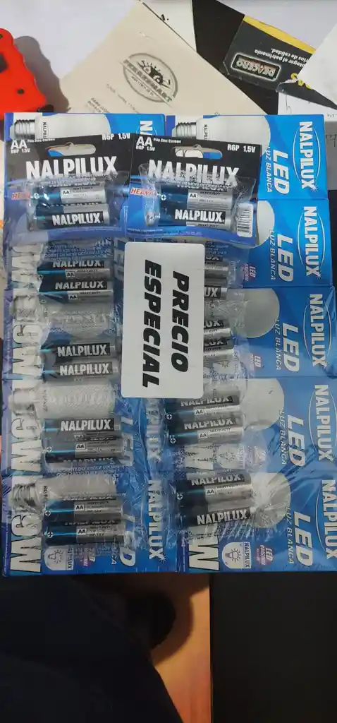 Bombillo Led 9 W, Nalpilux Y Pilas Doble Aa, Marca Nalpilux (par)