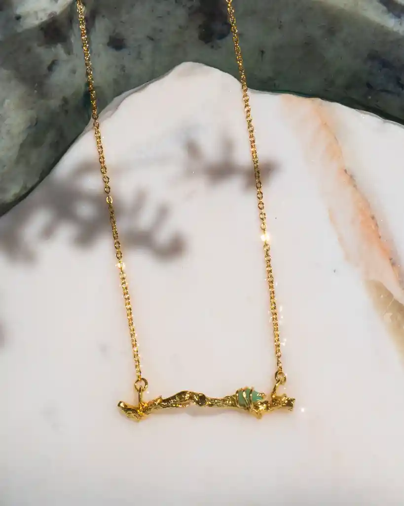 Collar Gargantilla Ramita Palma Esmeralda