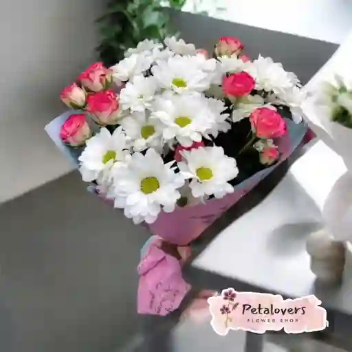 Bouquet Floral De Rosas Rosadas Con Margaritas