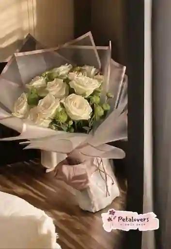 Bouquet Floral De 10 Rosas Blancas