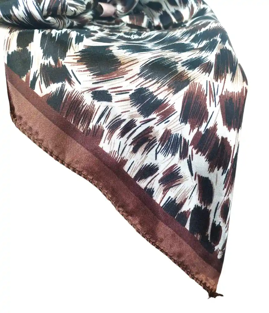 Pañoleta En Satin Diseño Animal Print