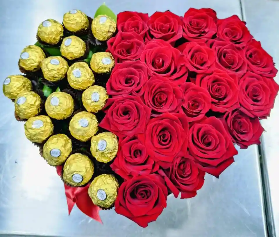 Caja Corazón, Rosas Con Chocolates
